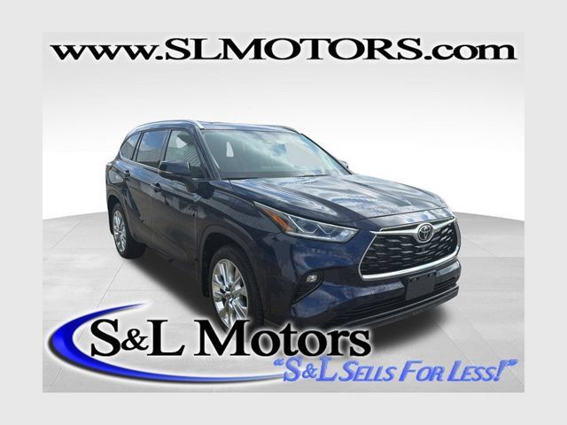 Used 2024 Toyota Highlander Limited AWD/4WD image 1