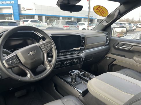 Used 2024 Chevrolet Silverado 1500 ZR2 w/ Technology Package image 3