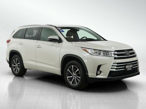 Used 2017 Toyota Highlander XLE image 7
