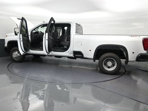 Used 2025 Chevrolet Silverado 3500 W/T AWD/4WD image 33