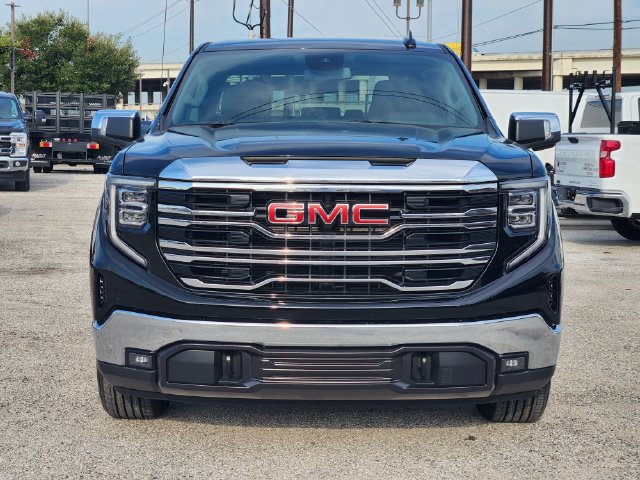 Used 2025 GMC Sierra 1500 SLT RWD image 2