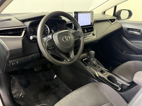 Used 2020 Toyota Corolla LE FWD image 4