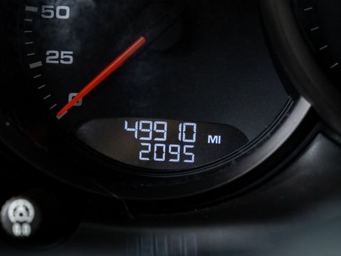 Used 2020 Porsche Macan image 11