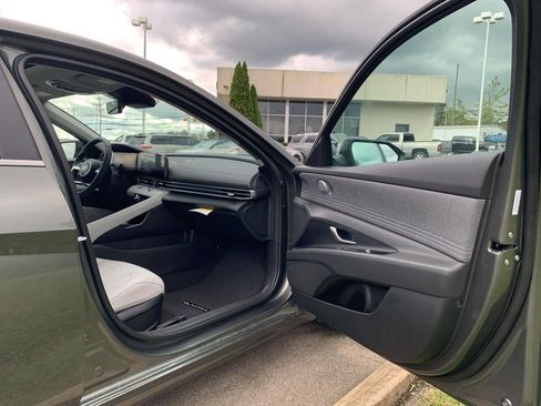 New 2025 Hyundai Elantra Limited image 64