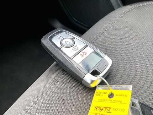 Used 2024 Ford Explorer XLT RWD image 15