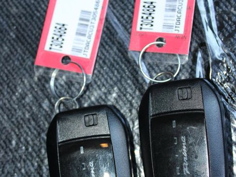 Used 2026 Toyota Prius Plug-In Hybrid image 25