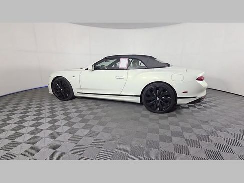 Used 2025 Bentley Continental GTC AWD/4WD image 44