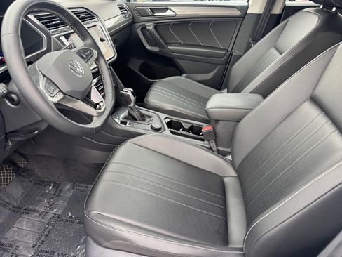 Used 2024 Volkswagen Tiguan SE image 19