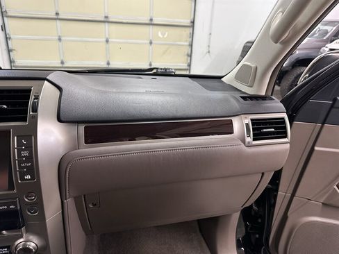Used 2014 Lexus GX 460 w/ Premium Package AWD/4WD image 38