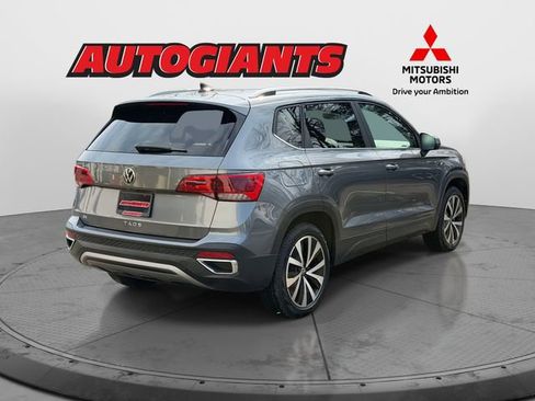 Used 2024 Volkswagen Taos SE image 2