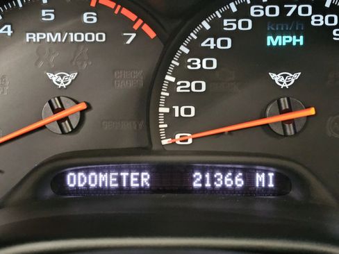 Used 2002 Chevrolet Corvette Coupe w/ Preferred Equipment Group2 image 18