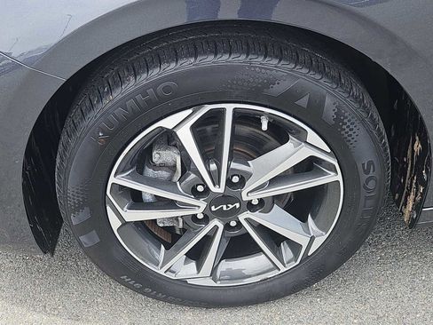 Used 2023 Kia Forte LXS w/ LXS Technology Package FWD image 7