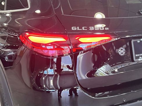 Used 2025 Mercedes-Benz GLC 350e 4MATIC image 8