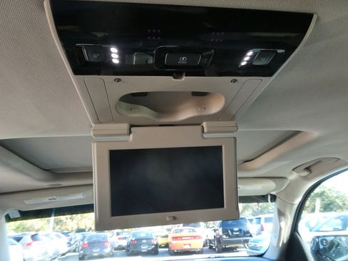 Used 2018 Chevrolet Suburban LT image 34