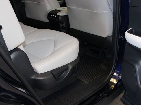Certified 2024 Toyota Grand Highlander AWD image 44