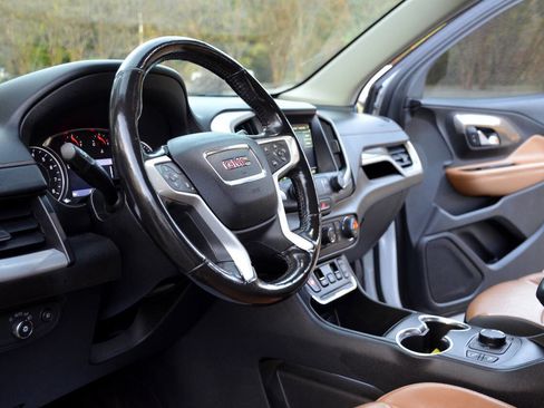 Used 2019 GMC Terrain SLT w/ Preferred Package image 17