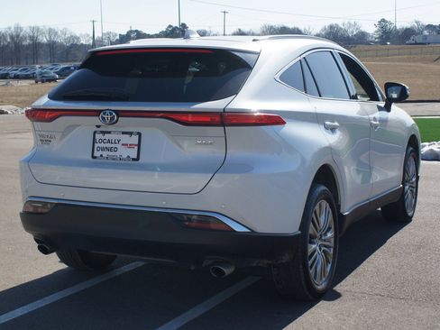Used 2023 Toyota Venza XLE image 19