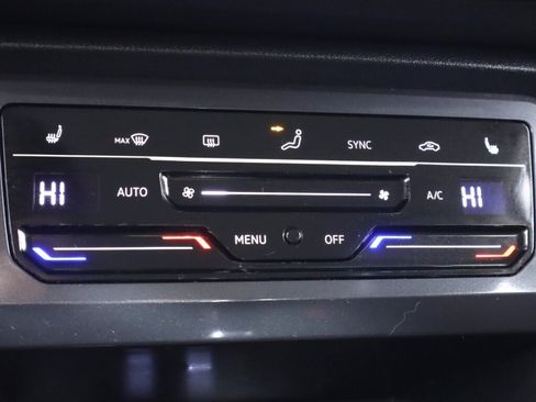 Used 2022 Volkswagen Tiguan SE image 22