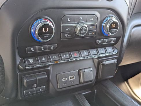 Used 2022 GMC Sierra 2500 Denali w/ Denali Black Diamond Edition image 29