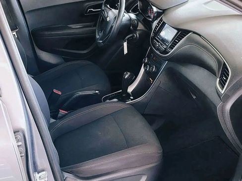Used 2020 Chevrolet Trax LS FWD image 16