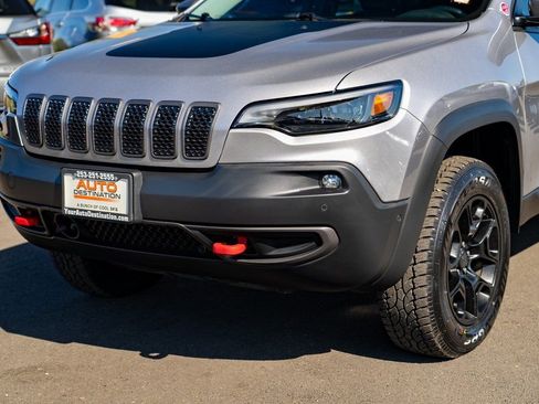 Used 2019 Jeep Cherokee Trailhawk image 7
