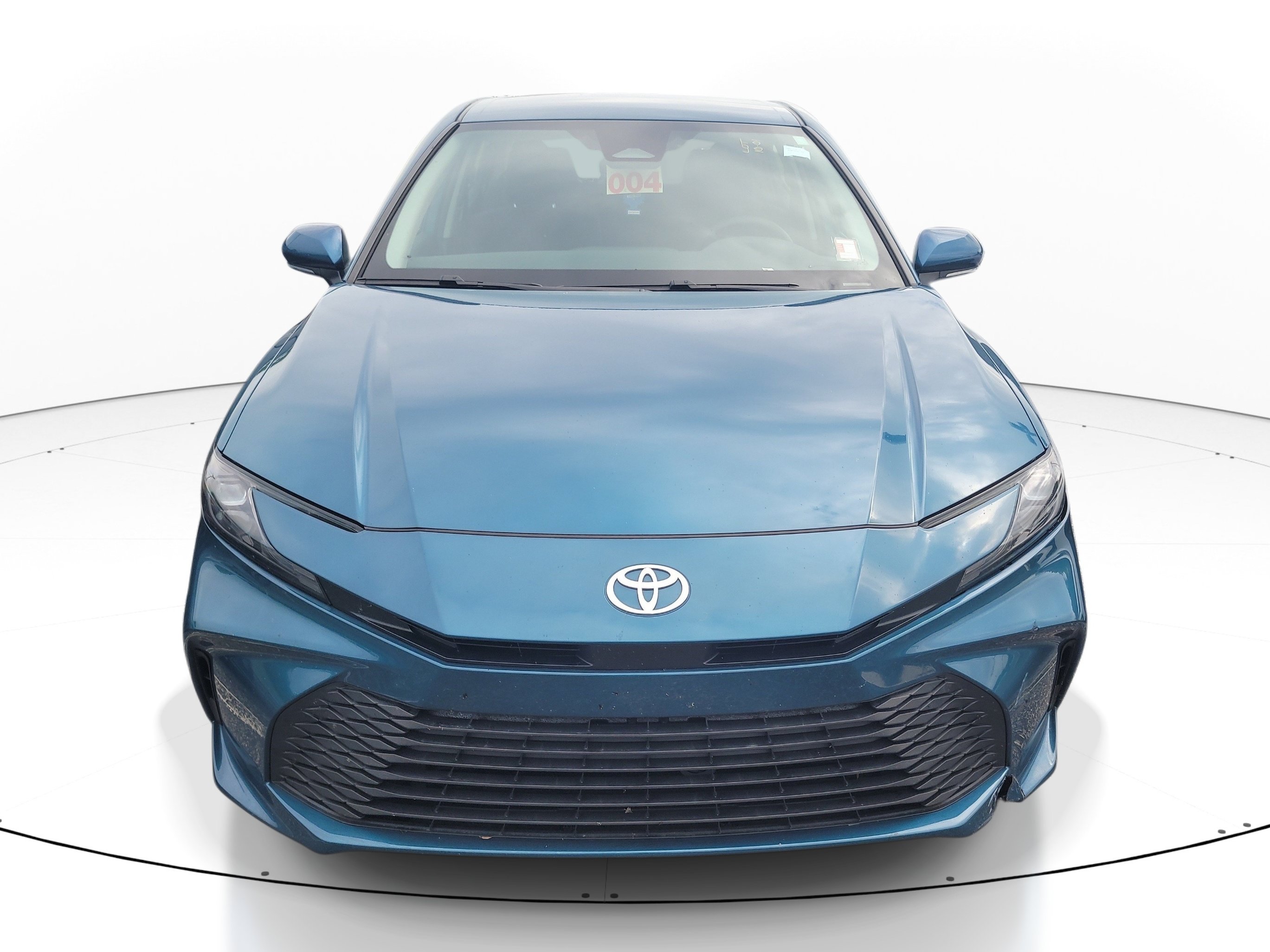 Used 2025 Toyota Camry LE FWD image 2