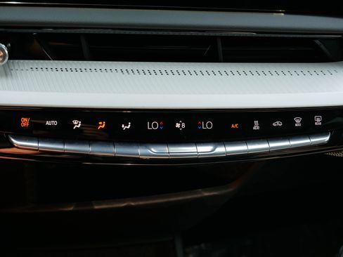 Certified 2025 Cadillac Optiq Luxury 2 w/ LPO, Floor Liner Package AWD/4WD image 21