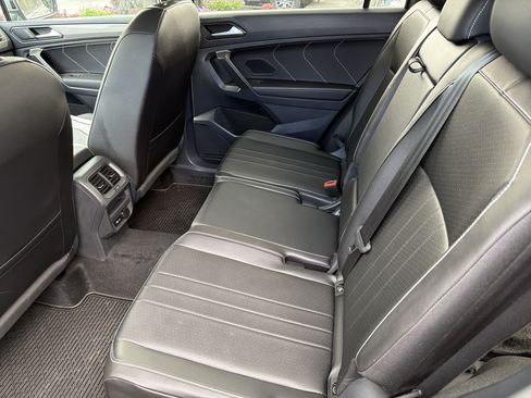 Used 2024 Volkswagen Tiguan SE AWD/4WD image 23