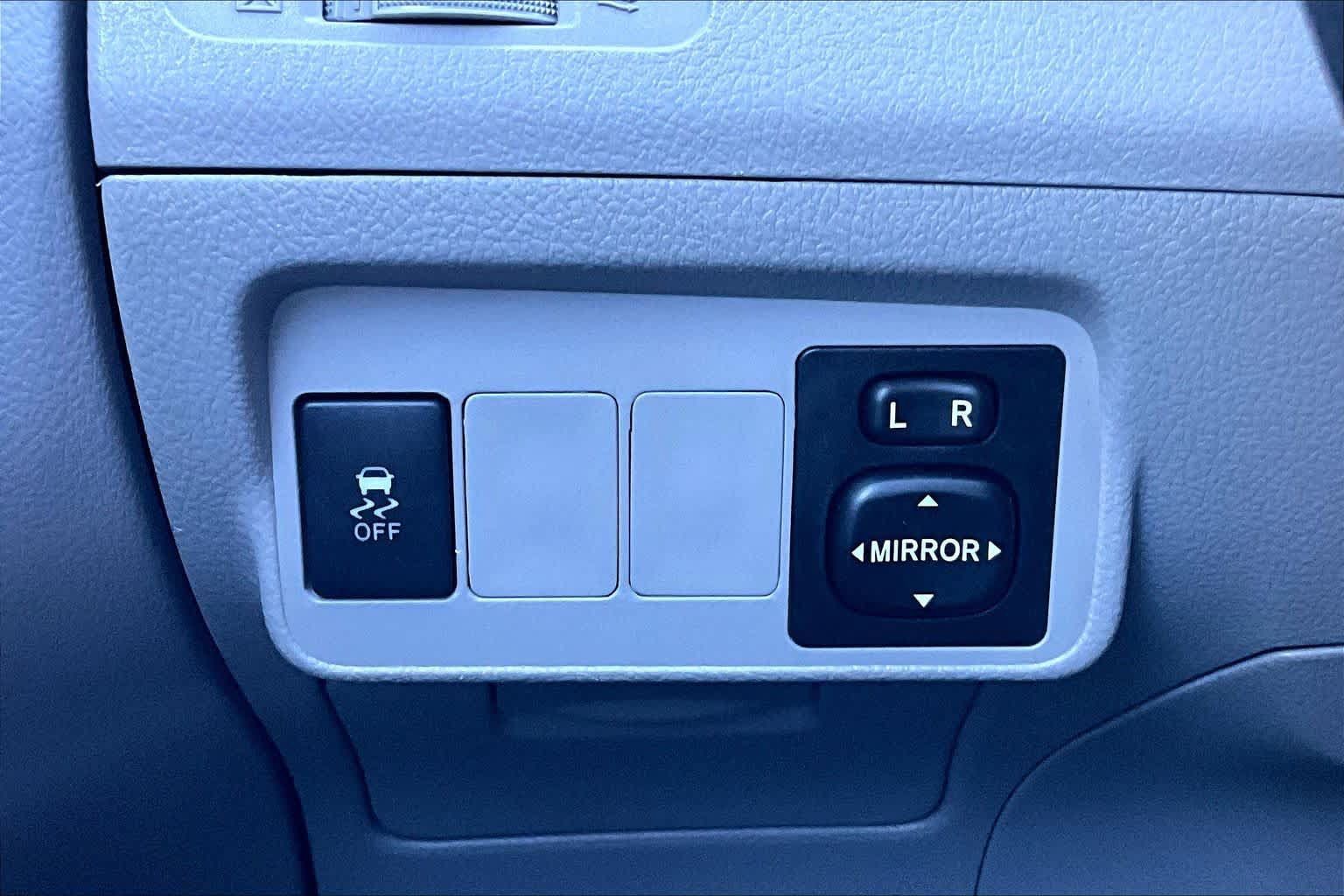 Used 2012 Toyota Corolla LE FWD image 32