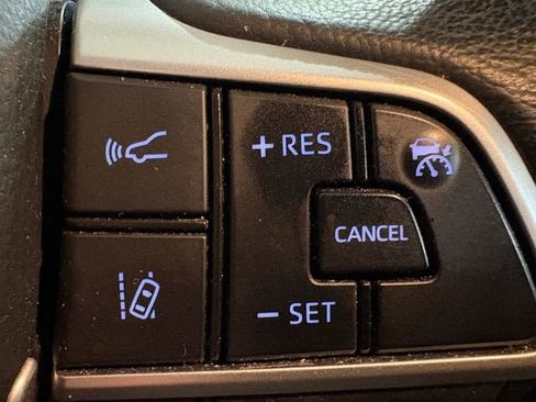 Certified 2024 Toyota Sienna XLE FWD image 16