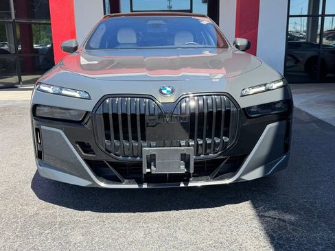 Used 2023 BMW 760i xDrive AWD/4WD image 2
