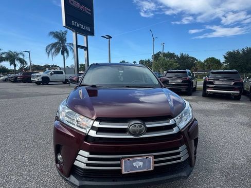 Used 2018 Toyota Highlander Plus w/ Carpet Mat Package (TMS) AWD/4WD image 4