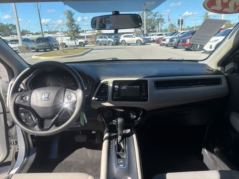 Used 2022 Honda HR-V LX image 24