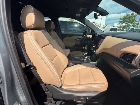 Used 2023 Chevrolet Traverse Premier FWD image 14
