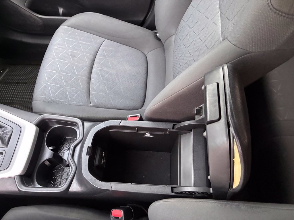 Used 2021 Toyota RAV4 XLE FWD image 40