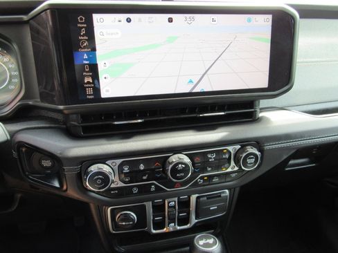 Used 2024 Jeep Wrangler Unlimited Sahara w/ Technology Group AWD/4WD image 24