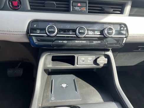 Used 2024 Honda Pilot Touring image 24