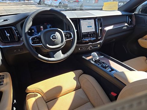 Certified 2023 Volvo XC60 T8 Ultimate w/ Protection Package Premier image 18