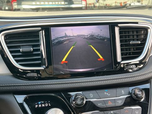 Used 2018 Chrysler Pacifica Limited w/ S Appearance Package image 19