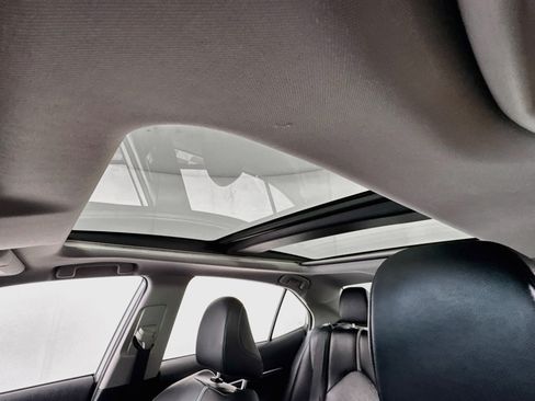 Used 2020 Toyota Camry XSE FWD image 4