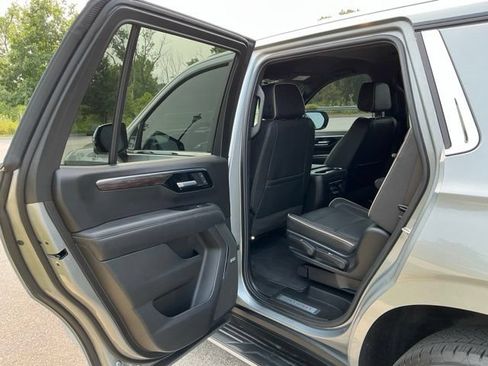 Used 2025 Chevrolet Tahoe Premier AWD/4WD image 17