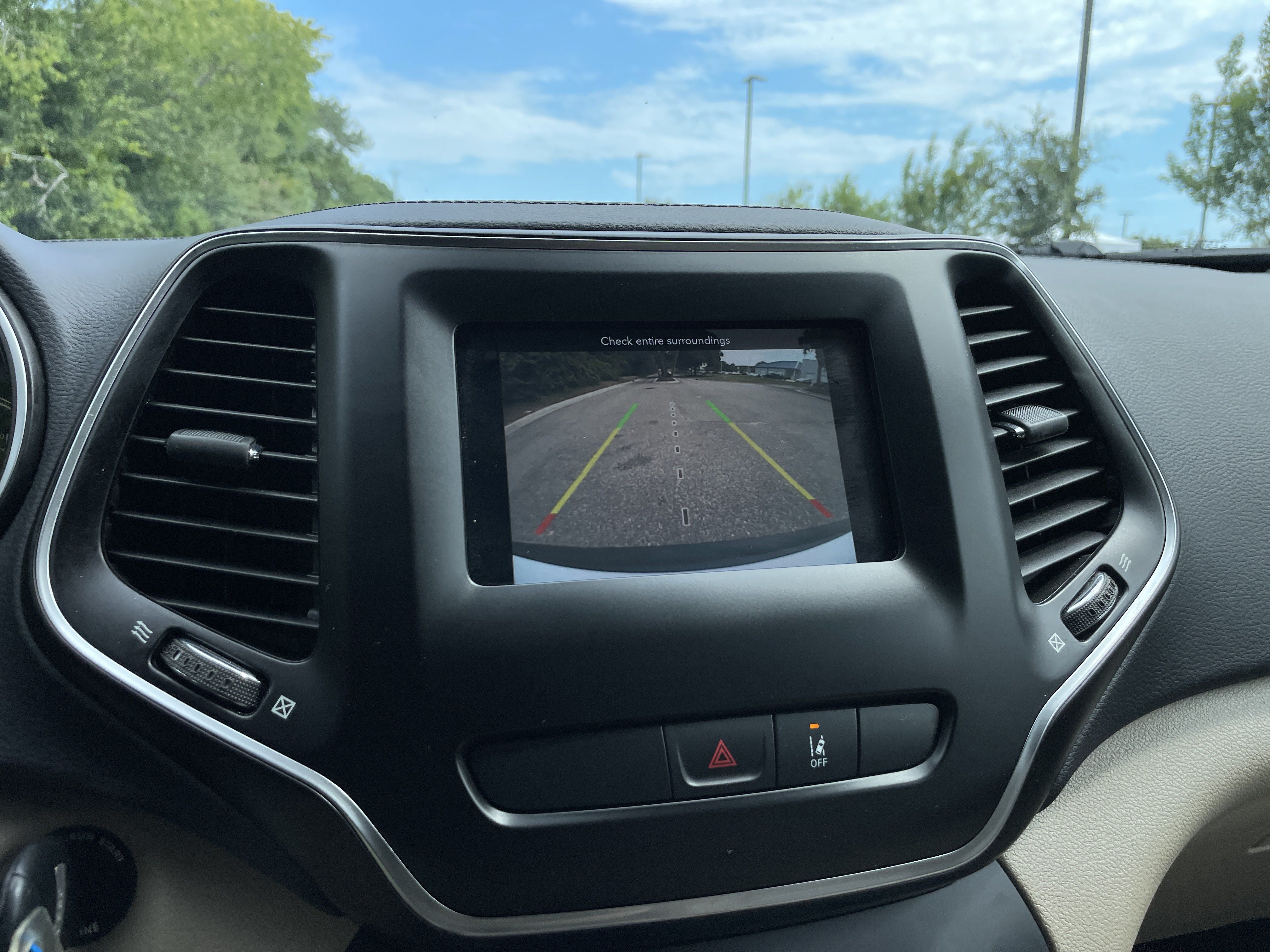 Used 2021 Jeep Cherokee Latitude FWD image 23