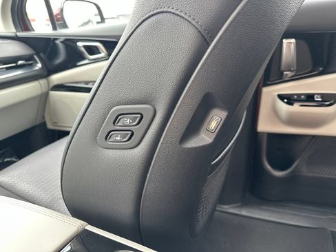Used 2024 Kia Carnival SX Prestige FWD image 25