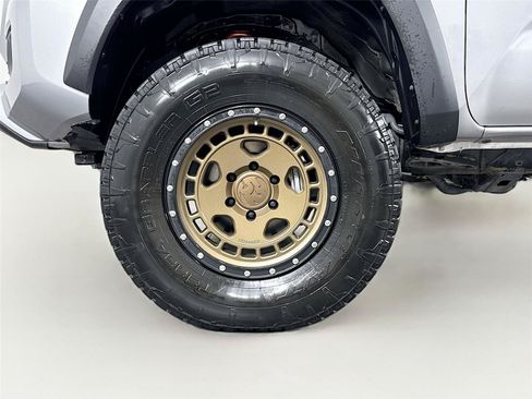 Used 2020 Toyota Tacoma TRD Off-Road w/ Technology Package AWD/4WD image 38