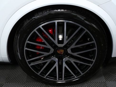 New 2026 Porsche Cayenne S image 40
