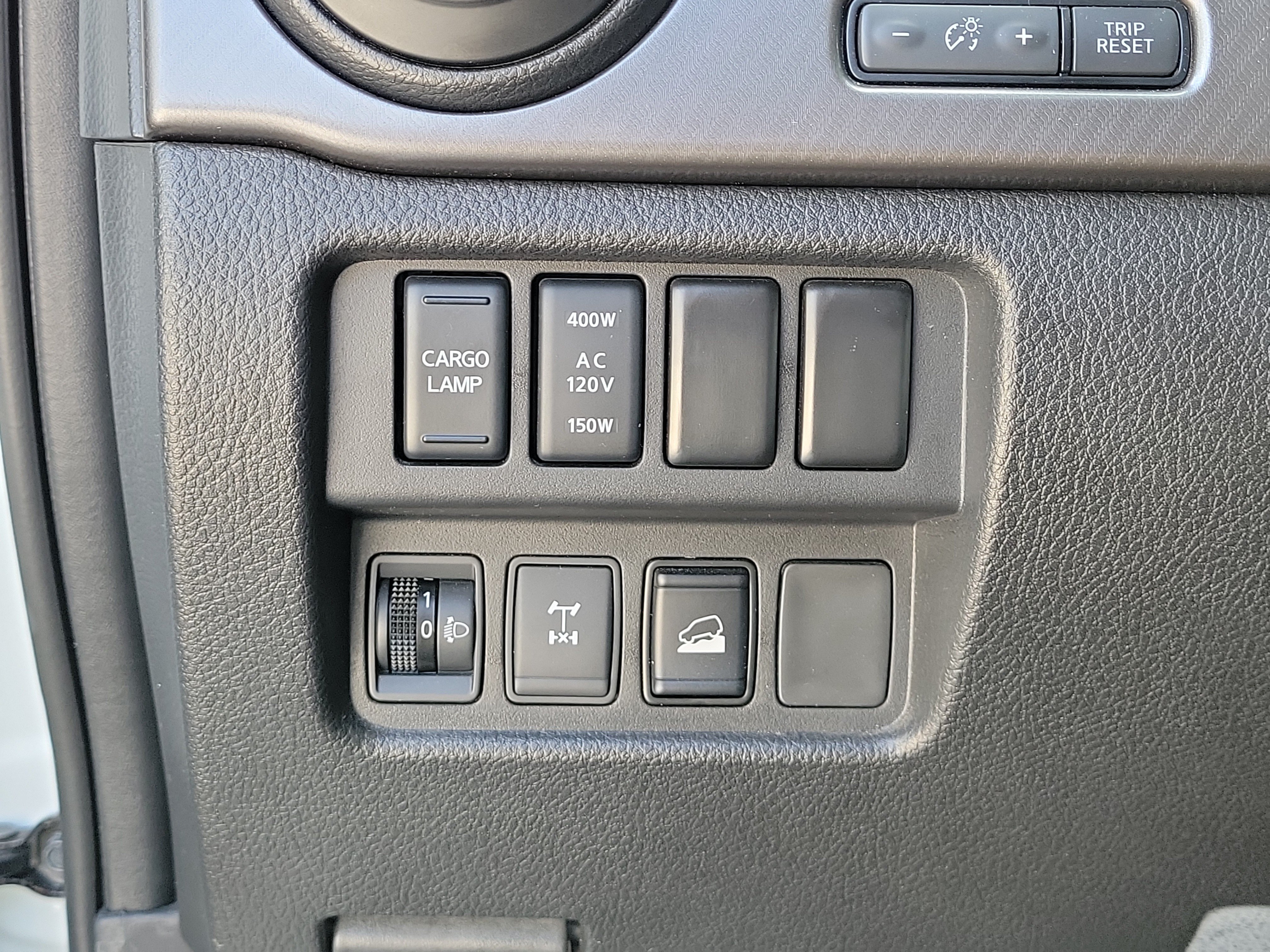 Used 2021 Nissan Titan PRO-4X w/ Pro-4x Convenience Package AWD/4WD image 29