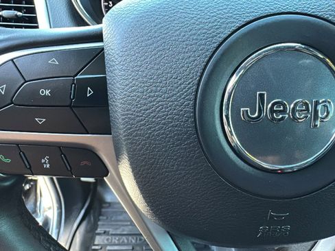 Used 2021 Jeep Grand Cherokee Laredo X image 19