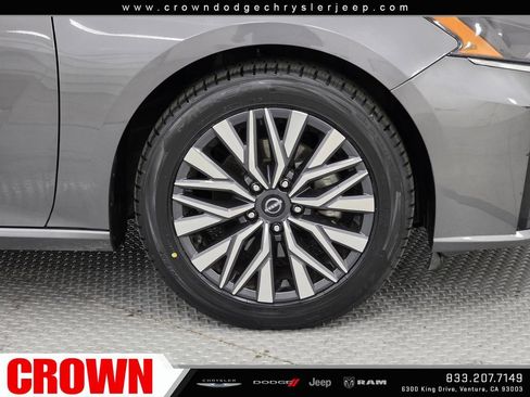 Used 2024 Nissan Altima 2.5 SV FWD image 9