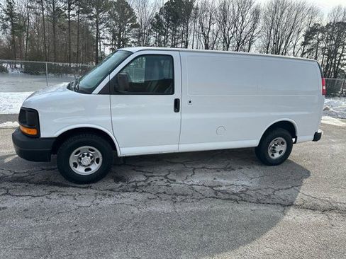 Used 2015 Chevrolet Express 2500 image 9