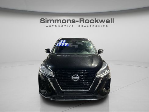 Used 2024 Nissan Kicks SV image 2